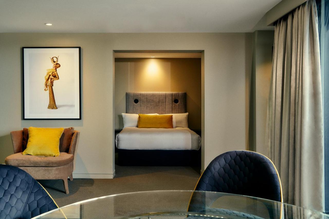 The Kinson Hotel Мелбърн Екстериор снимка A suite at the hotel