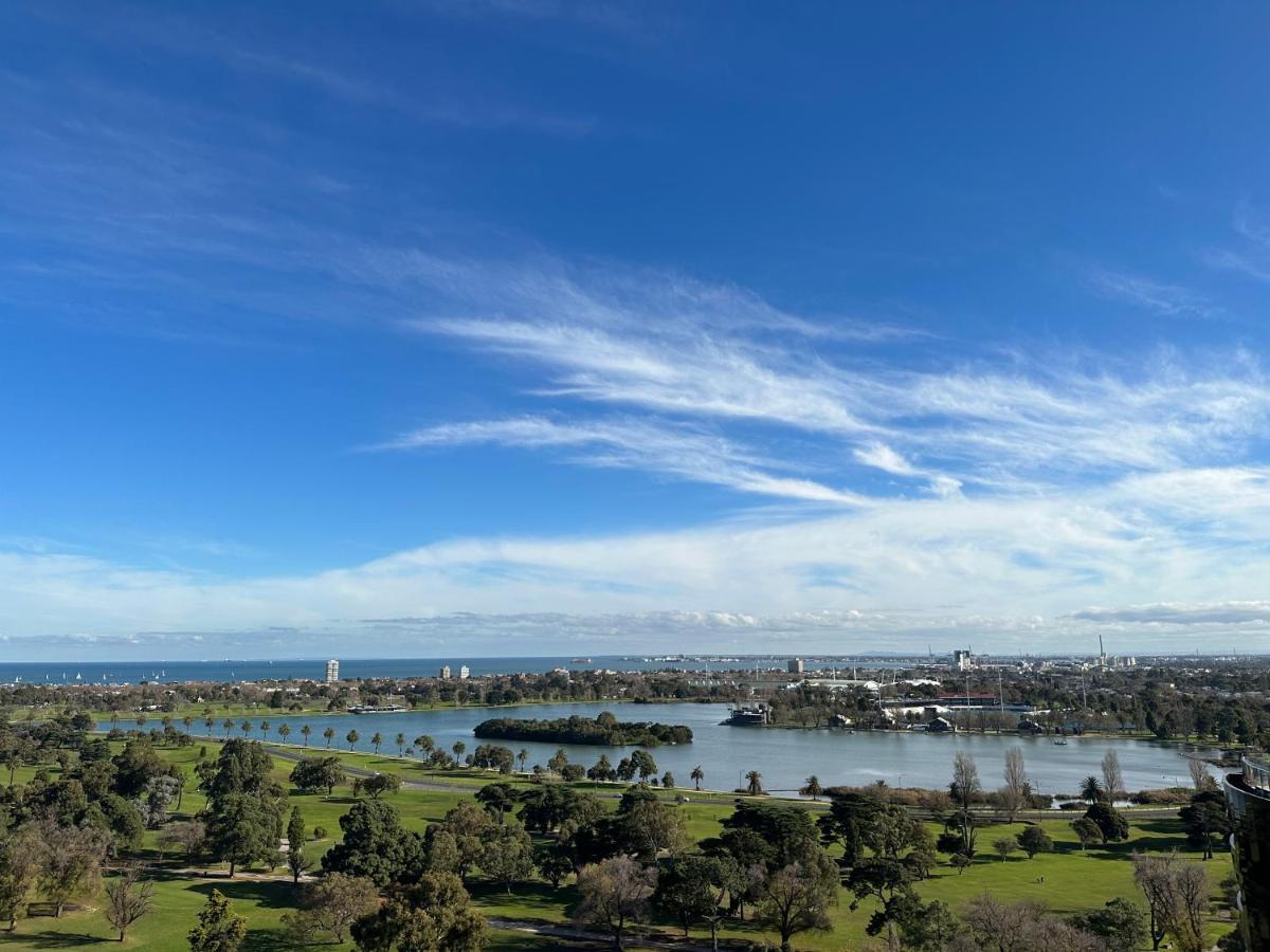 The Kinson Hotel Мелбърн Екстериор снимка View of the Adelaide River from the Adelaide Oval